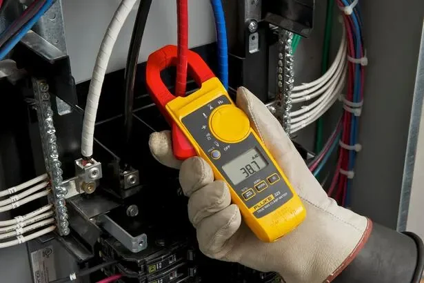 Fluke 325